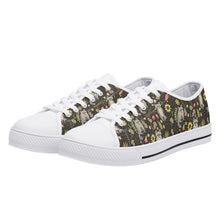 Raccoon Women's Low Top Canvas Shoes